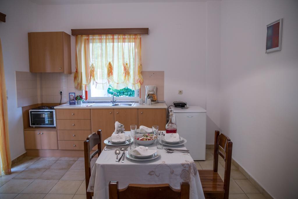 Philoxenia Apartments Kryonéri Cameră foto