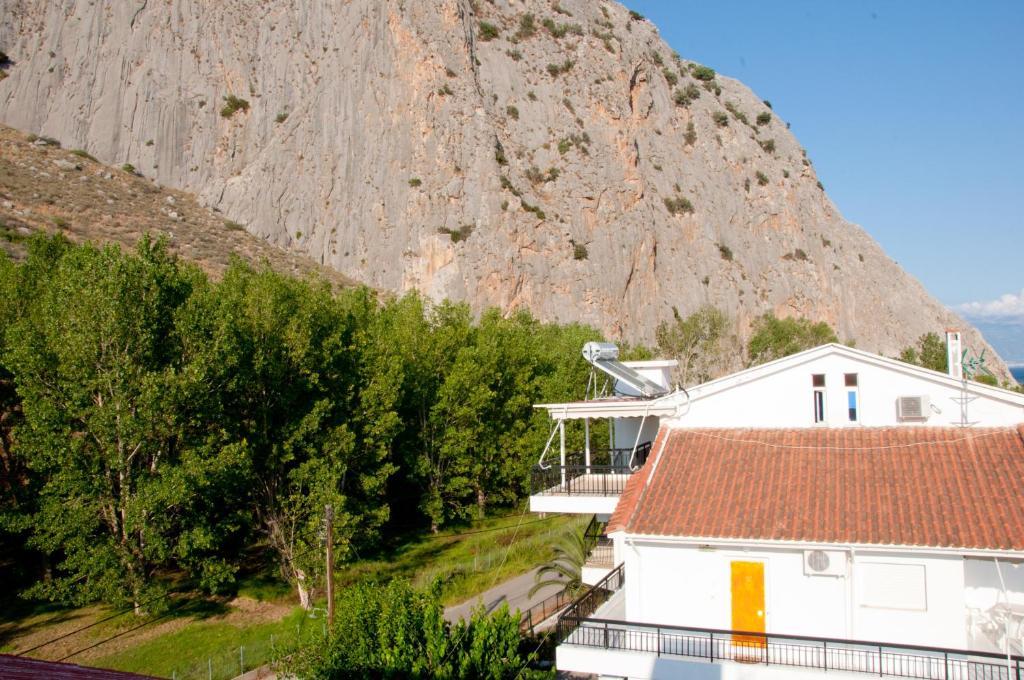 Philoxenia Apartments Kryonéri Exterior foto